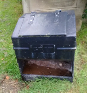 Grit bin