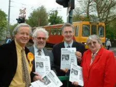 Lembit Opik MP meets your Fawdon Lib Dem councillors to help deliver the good news of the ban on drinking in public